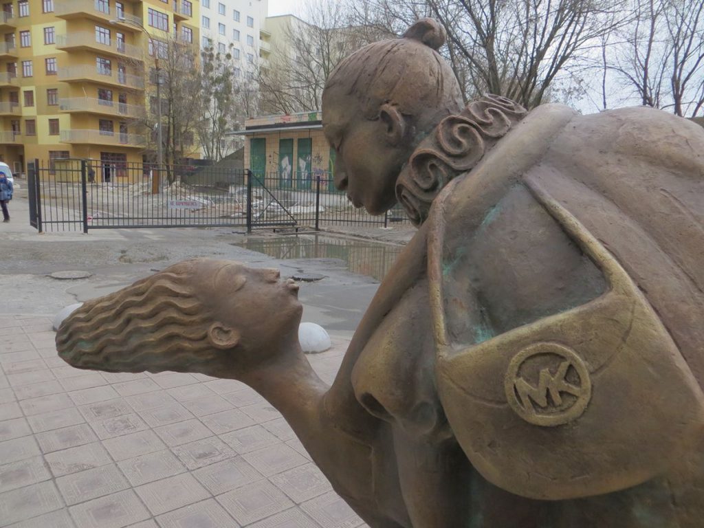 Киев, скульптурная композиция Ромео и Джульетты