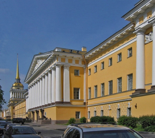 Санкт-Петербург. Адмиралтейство (1806-1823 гг.) архитектор А. Д. Захаров. Здесь портики поддерживают колонны тосканского ордера, а колонны в центральной части принадлежат к ионическому ордеру. 